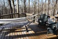 Quiet, Cozy, Big Canoe GA,  Mountain Cabin. With a gorgeous view of nature.