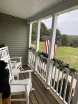 Modern cabin with hot tub, 60 acres with elk views, at the top of Winslow Hill
