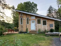 New home with mountain views! Great for trail side biking. Monthly discount.