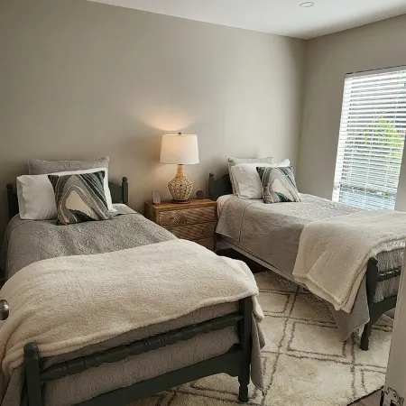 Newly renovated, Enjoy the beautiful Fall Weather in the South!!