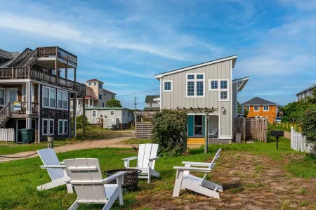 Oceanside Cottage Steps from the Beach!  The Gray Sandcastle!