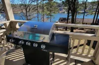 Stylish 3/2 Home • Boat Slip • Lake Access • Lake View! King Beds • Central Loc