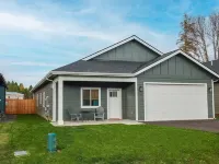 Spacious game house minutes to downtown Sandpoint and Schweitzer Mountain Hotels in Ponderay