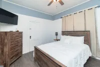 2 BR Cloverdale Duplex w/ Large Country Kitchen