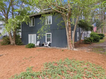 Cozy Pinehurst 2BR Apartment w/3 Beds • Across from Pinehurst #6 • Firepit