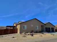 The Desert Moon- A luxurious retreat w/ amazing patio, shuffleboard, EV charger