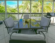 Blue Pearl-Close to Beach, Screened Porch, Club, Courtesy Golf Cart for 4.