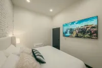 Modern Suite ~ Above Starbucks ~ Fast Wi-fi