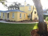 C6, Romantic apartment in city center, Flagler location, near beaches, parking!