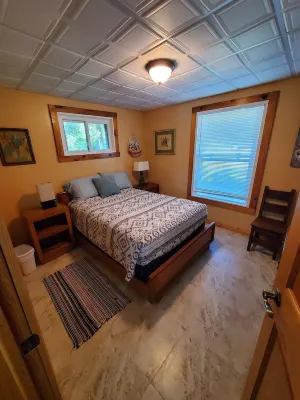 3-Bedroom Lake Cottage in the Kettle Moraine State Forest Hotels near Tiki Beach Resort