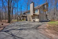 Renovated Escape in Mountain Resort. Lake, Pool, Kayak, Family and Pet Friendly! Hotel a Clifton Township