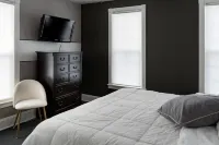 2nd floor loft near the lake! Hotels near Rahr West Art Museum