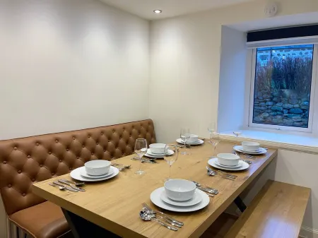 Smithy House - Village Centre Stay near NC500 Отели в г. Tongue