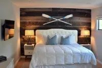 Updated Open Plan - Keuka Lakefront Home 4BR & 157' private beach Hotels in Barrington