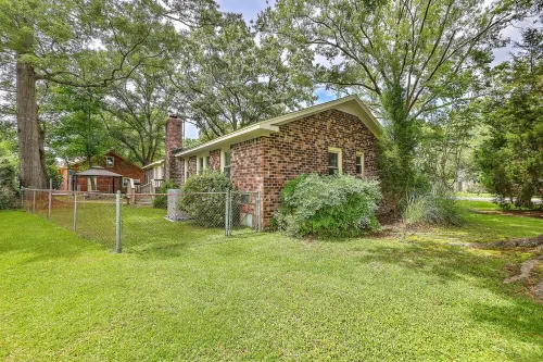 CLEAN, COMFORTABLE, AND SPACIOUS NEAR CHARLESTON!