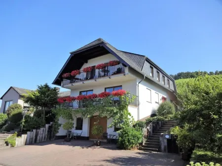 Well-kept vacation home in the middle of the vineyards. Apartment 3, short vacation on request