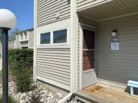 Riverfront Retreat! Walk to Downtown/Near Beaches!