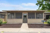 Restful Retreat: Lake Resort and Private Hot Tub