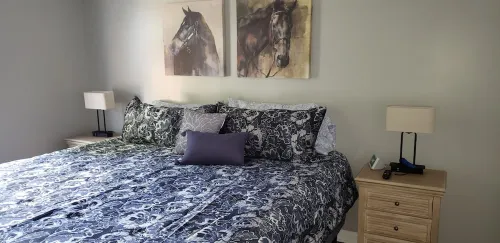 Charming Private Bungalow with EV Charger Near Downtown Louisville