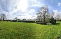 Tranquil Cottage adjoining rural farmhouse 5 miles from Suffolk Coast โรงแรมใน