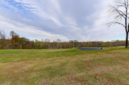 Spectacular Views & Serene Surroundings: Your Perfect Getaway