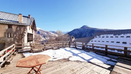 Between ST VERAN AND CEILLAC Beautiful chalet comfort mezzanine fireplace 3Bathrooms