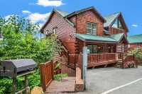 Vet-Owned, Pet Friendly Pool Cabin with New Hot Tub & Amazing Views!