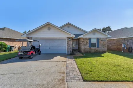 Walk to Private Beach+Free golf cart+Private Heated Pool+Pet Friendly Отели рядом с достопримечательностью «Destin Beach Realty»