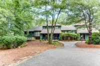 North Conway Getaway! Stonehurst Village Condo - 2,500 Sq. Ft