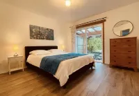 New Surfside Beach House on Scenic Pacific Route