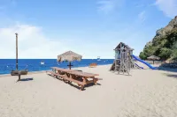 New Oceanfront Villa in Hamilton Cove. Golf Cart, Terrace + Easy Access