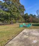 Fire Pit🔥 Walk to Town. 1st floor King Bed & Walk in Shower! Monthly Discounts!