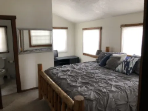 Amish country Farmhouse in quiet Holmes County with fishing