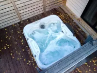 Traverse City - West Bayshore Retreat - 100’ of Private Beach - Luxurious House