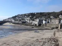 Cosy Character Cottage With Sea View In Mousehole Hotels in Mousehole