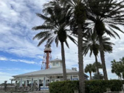 PERFECT LOCATION-SPACIOUS VILLA W USE OF NEW GOLF CART CLOSE TO SUMTER LANDING.