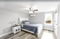 River Retreat W/ HOT TUB/ Game room