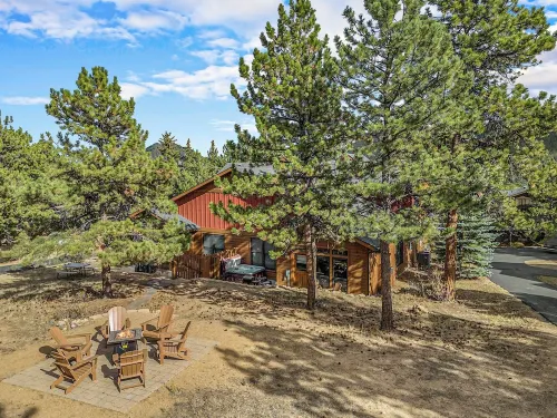 Bobcat Bunkhouse in Estes Park-3 Bed Family Retreat with Wi-Fi A/C Games Hot Tub