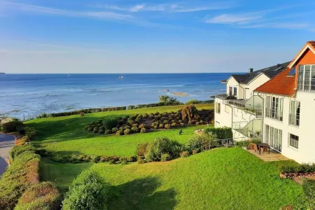 Apartment with beautiful panoramic view of the Kiel Fjord Отели в г. Штайн