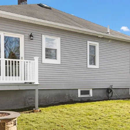 Entire House Minutes from Newport, RI. Near Beaches.