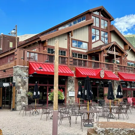 Best Location! Ski-in Ski-Out - 3Bd 2Br - Copper Mtn Resort - HotTub, Sleeps 8