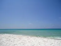 Private Pool, Walk to Beach 🏖️, Bright Sun Room, Quiet West End