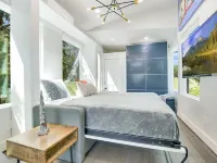 Tree House Tiny Home W Hot Tub