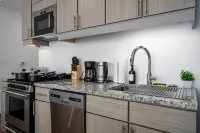 Urban Comfort: Studio Getaway w/ Private Balcony