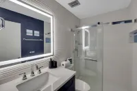 On the Island of Venice, Relax in Paradise & Enjoy the Gulf Coast FUN! Book NOW!