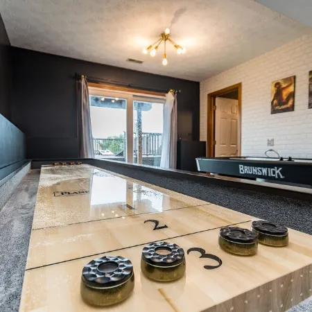 Fun 3 Bedroom Home with Gameroom near Ark!!