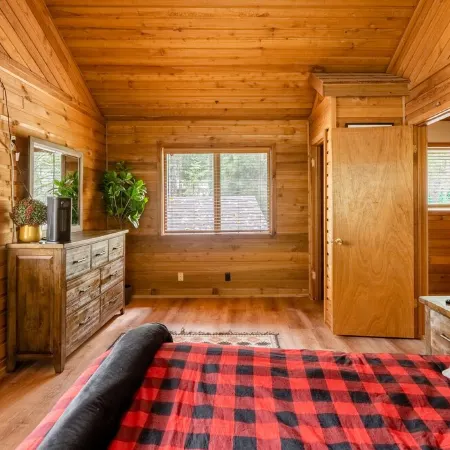MT HOOD CABIN! Remodeled, 2500 sq ft, Sleeps 12!