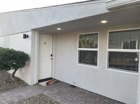 Cozy MidCentury • EntireApt 1-Bed/1-Bath