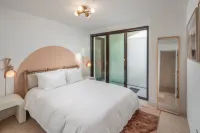 BRAND NEW LUXURY BEACHFRONT HOME @ MOONLIGHT BEACH