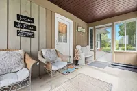 Cozy Cottage at Long Lake with plenty of outdoor space! Hotels in Livingston County